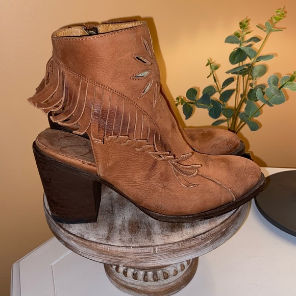 Old Gringo Shoes - Old Gringo 🤠 distressed open heel bootie with side zipper leather fringe detail